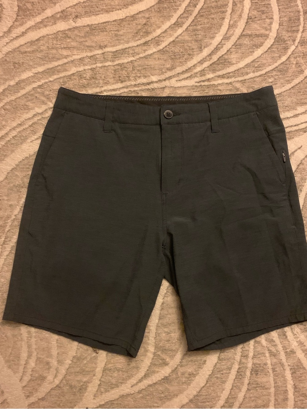 Vuori aim Men's Dark Charcoal Flat-Front Stretch Shorts